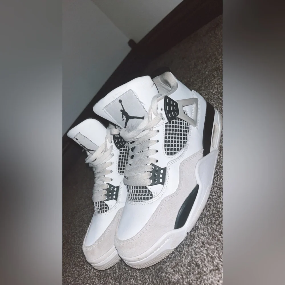 Jordan 4’s Retro Military Black - Picture 1 of 7